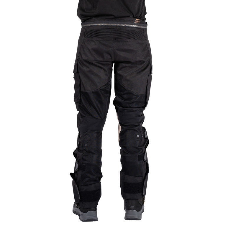SPODNIE MOTOCYKLOWE TEKSTYLNE LEATT ADV FLOWTOUR 5.5 STEALTH BLACK GREY S